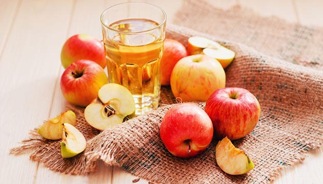 Bere aceto di mele e acqua: perché fa bene