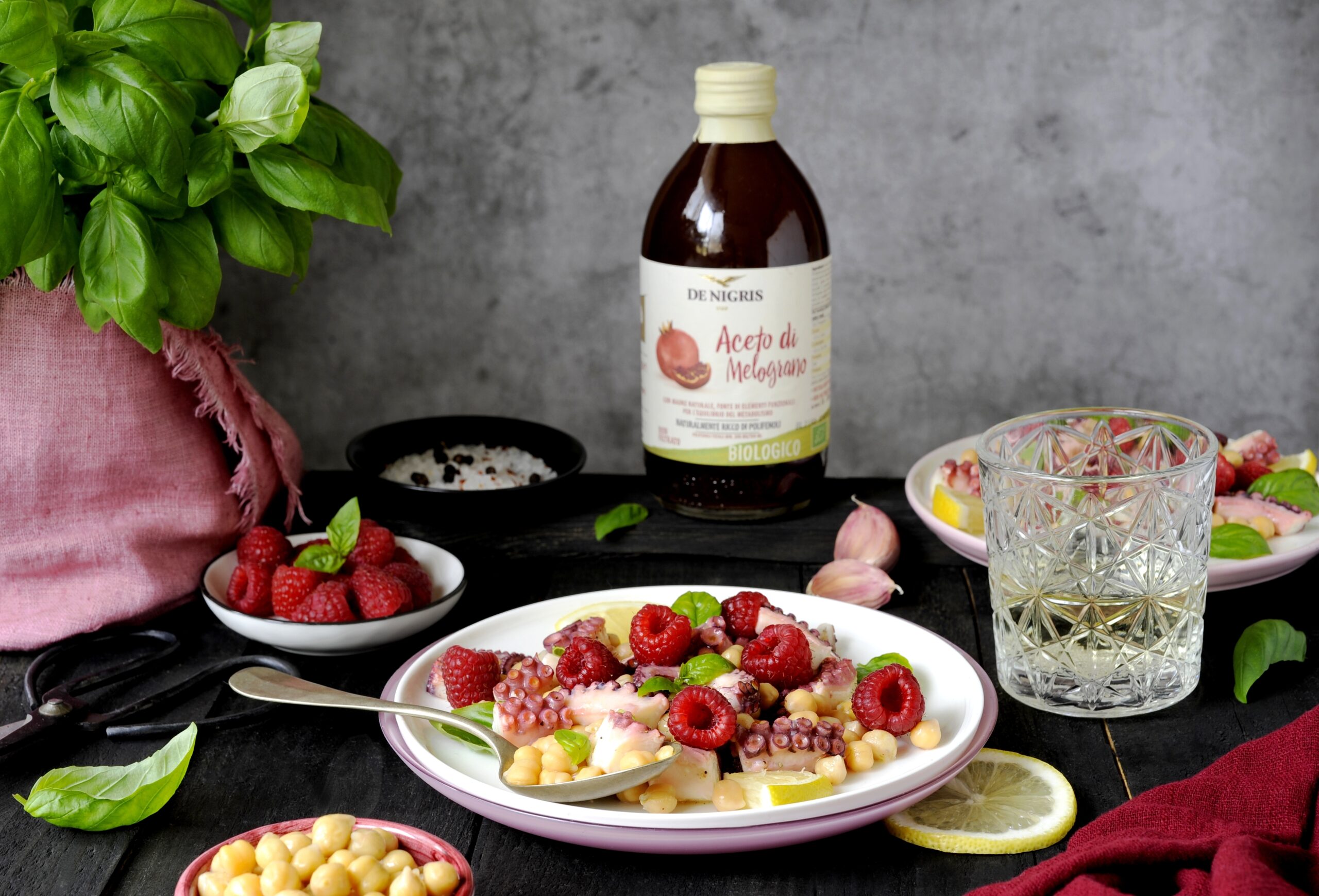 Insalata di Polpo con Ceci, Lamponi e Basilico