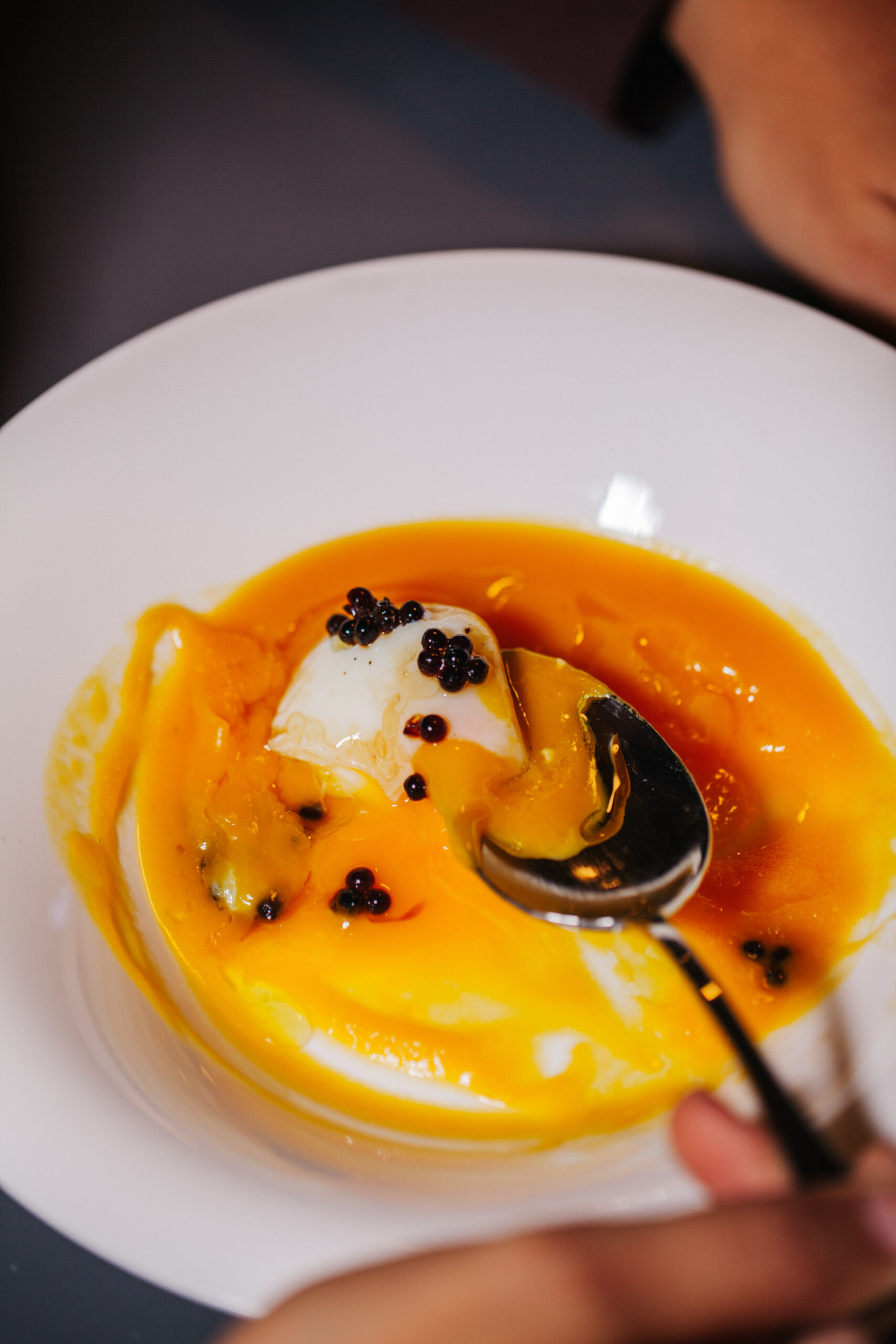 Uovo a 64° su Crema di Zucca e Perle di Modena