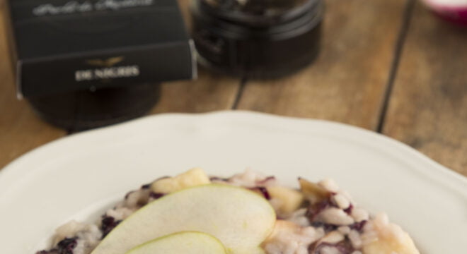 Risotto con Radicchio, Mele, Taleggio e Perle Nere di Modena 