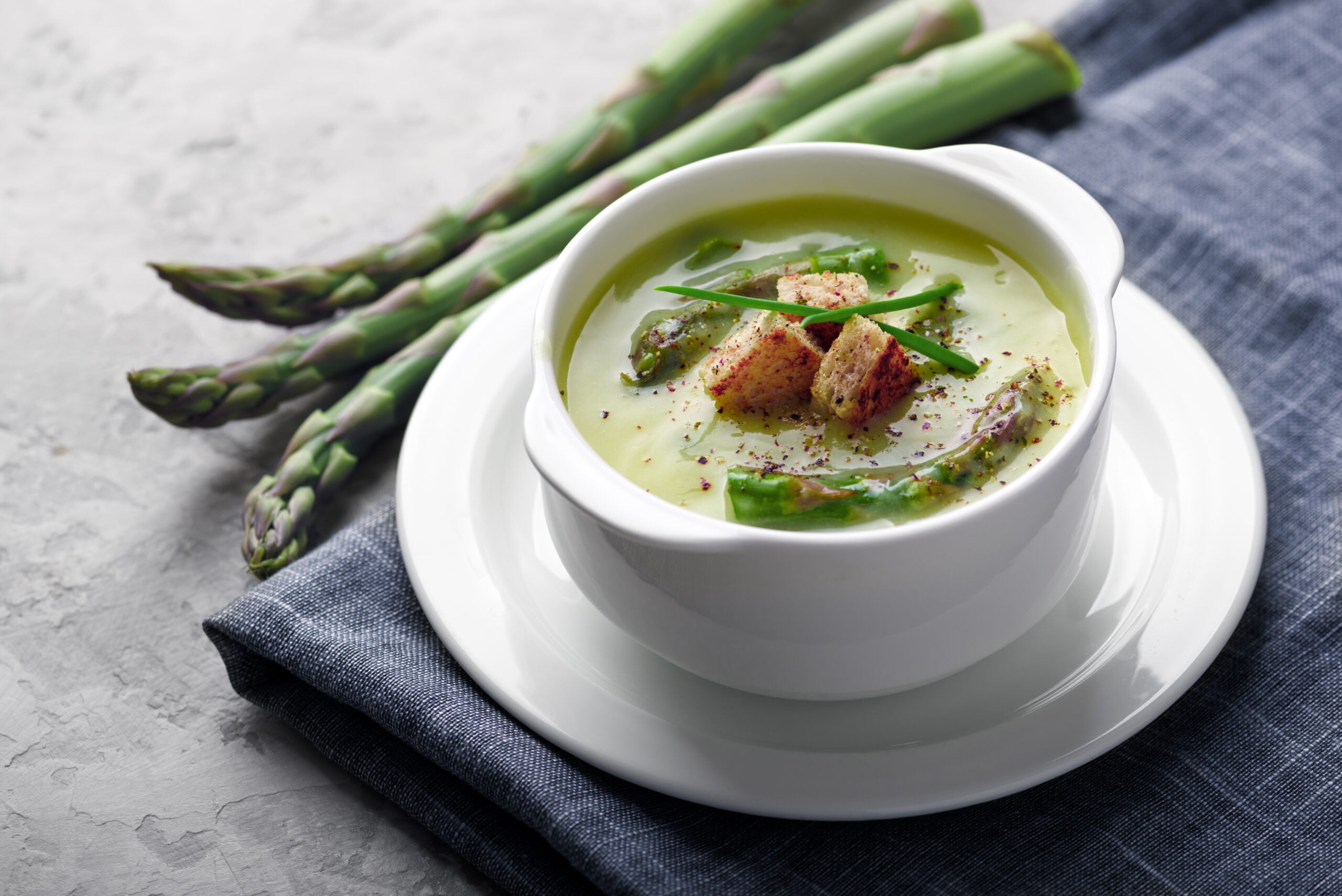 Asparagus Soup with Balsamic Vinegar - De Nigris 1889