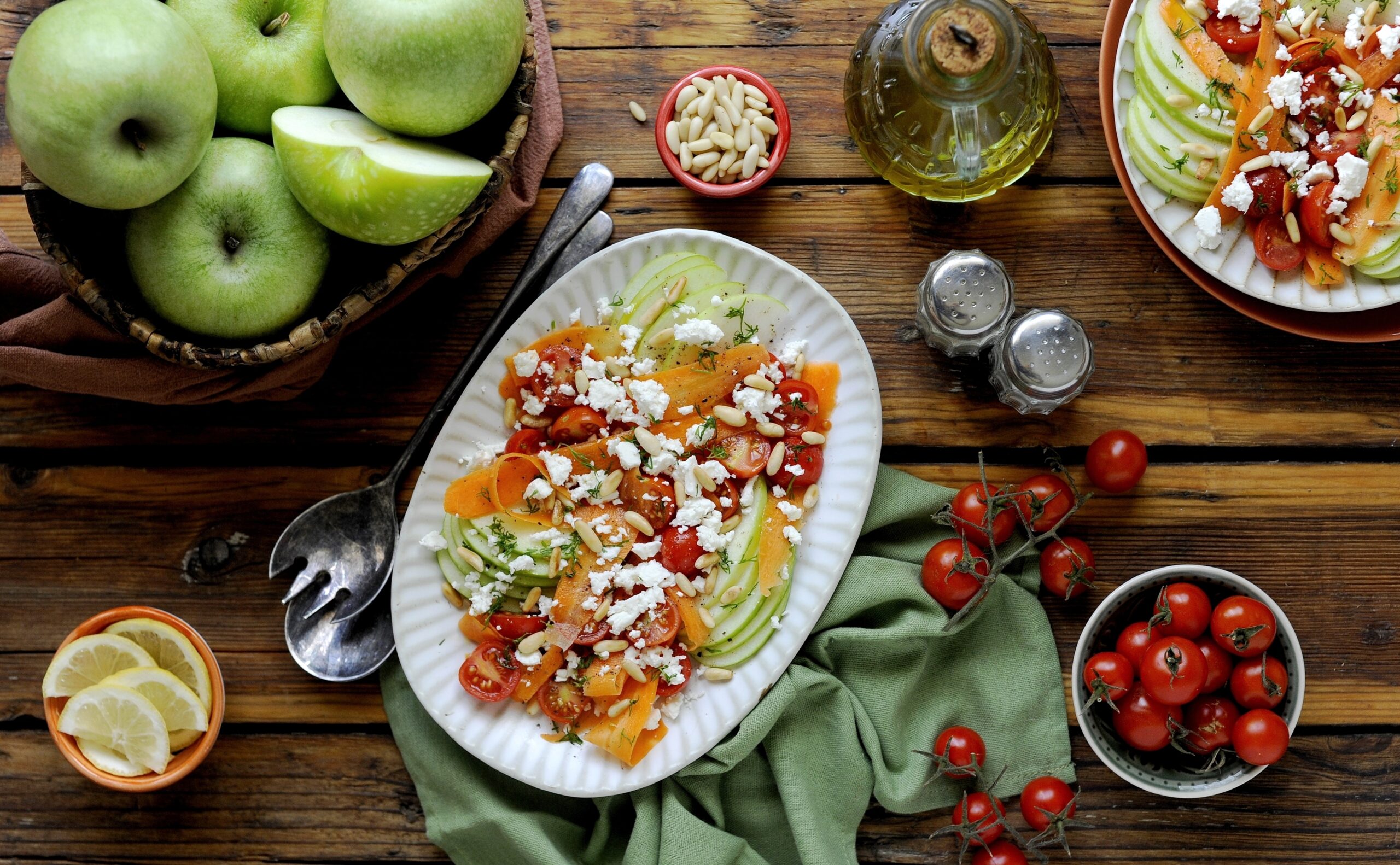 Colourful Salad with Apple Cider Vinegar Dressing​ - De Nigris 1889