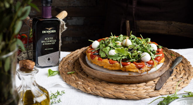 SFOGLIATA CON POMODORINI CONFIT, CILIEGIE DI BUFALA E ACETO BALSAMICO DI MODENA