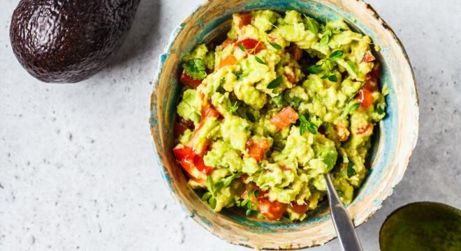 Fresh Guacamole with Apple Cider Vinegar