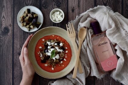 Farro con Melanzane e Feta su una crema di Peperone Rosso con Rosè de nigris