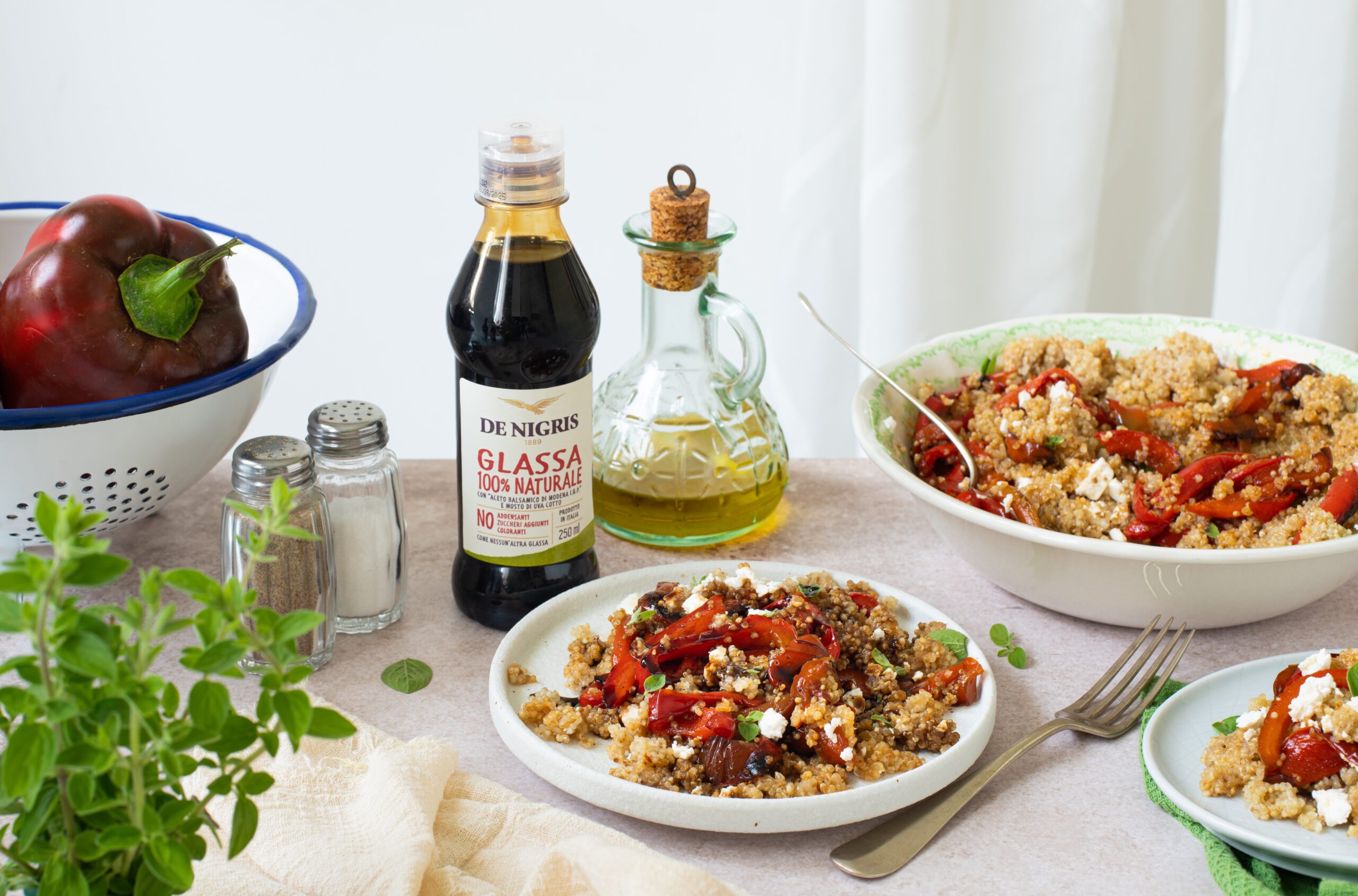 Insalata di Peperoni Rossi Grigliati, Feta e Quinoa