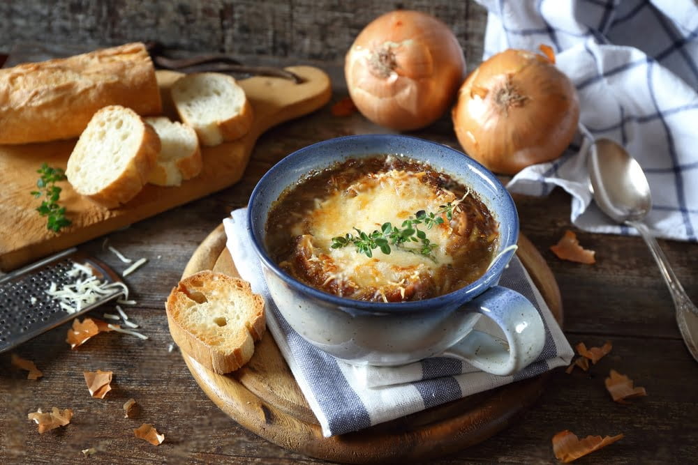 Onion Soup with Gruyere, Crostini and Balsamic Vinegar - De Nigris 1889