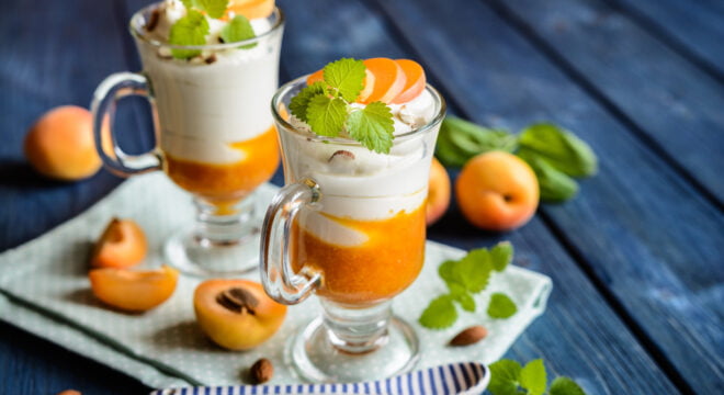 Bicchierini con Crema di Ricotta e Albicocche