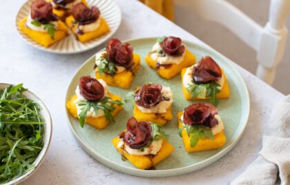 Fried Polenta Bites with Parmigiano Cream, Bresaola and Rocket_denigris_recipes