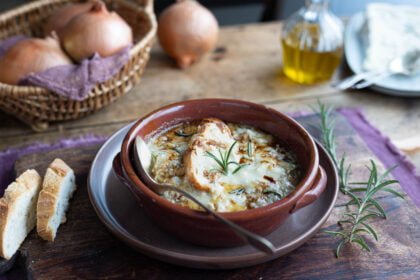 Onion Soup with Cheese, Bread Croutons and Balsamic Vinegar_denigris_recipes