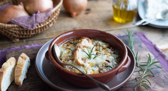 Onion Soup with Cheese, Bread Croutons and Balsamic Vinegar​_denigris_recipes