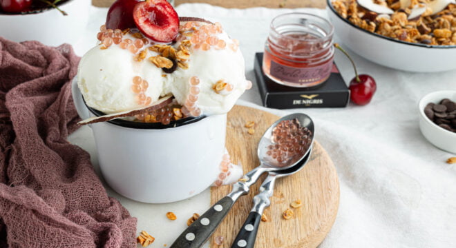 Frozen Yogurt con Granola e Perle di Modena all'Amarena